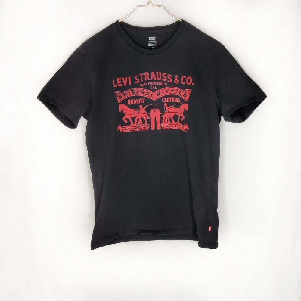 Levi's t-shirt, men's black tee, size medium.